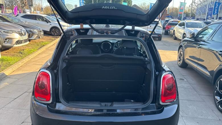 MINI Hatchback 1.5 Cooper Seven 3dr Auto Petrol Hatchback